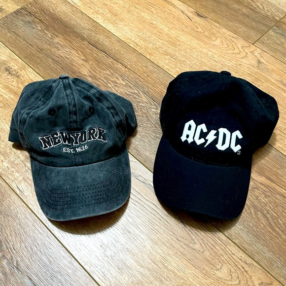 Lot of 2 hats - Picture 1 of 5